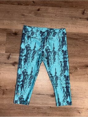 Under Armour Aqua Blue and Black Patterned Athletic Leggings